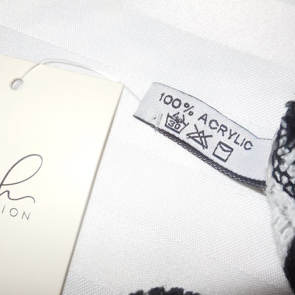 Poncho Pullover NWT Top Plaid black white fringed one size winterwear - Picture 3 of 8